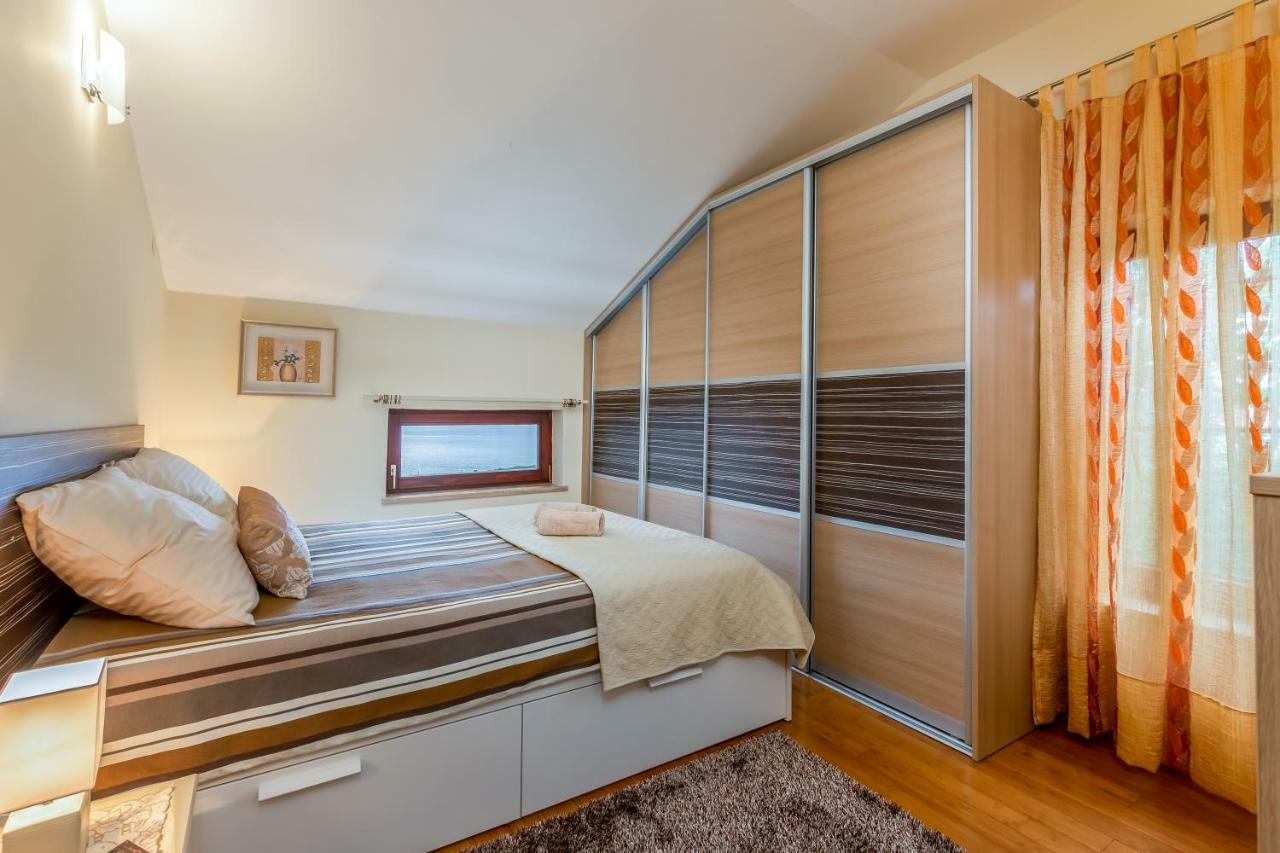 Korina Apartment กอสเตรนา ภายนอก รูปภาพ