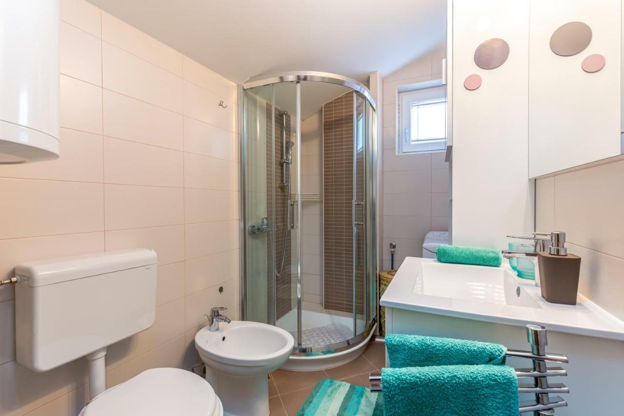 Korina Apartment กอสเตรนา ภายนอก รูปภาพ