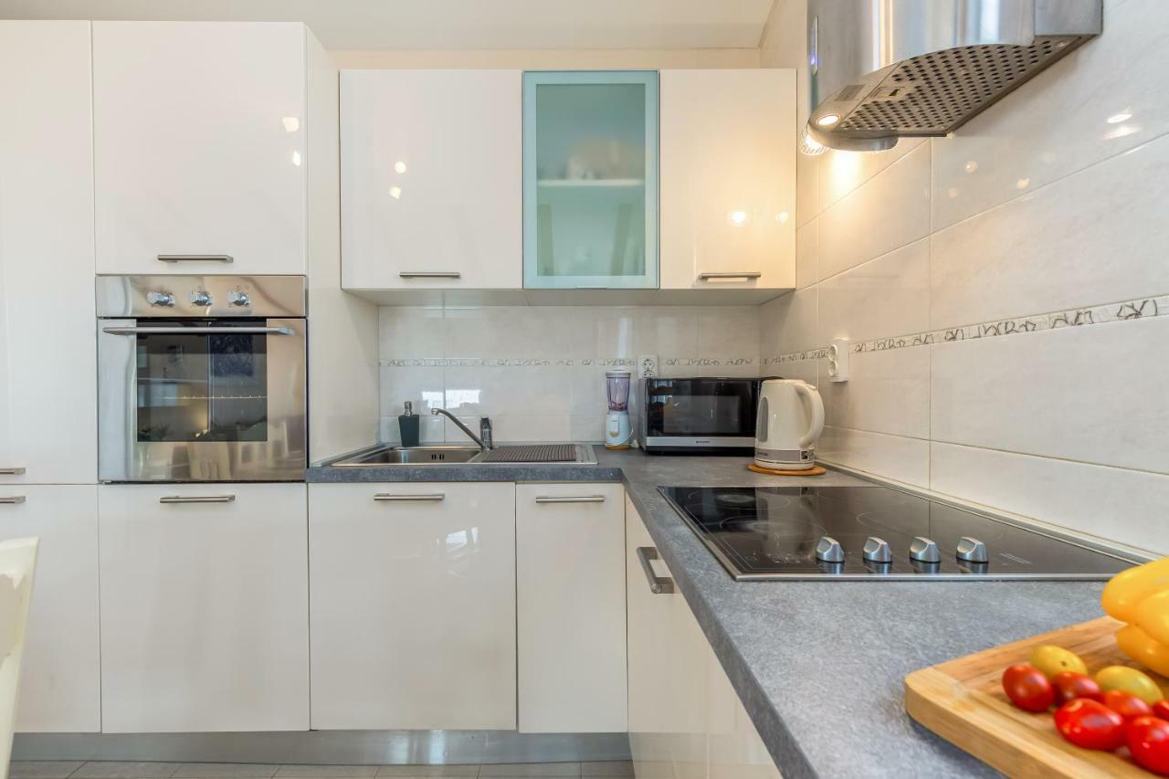 Korina Apartment กอสเตรนา ภายนอก รูปภาพ