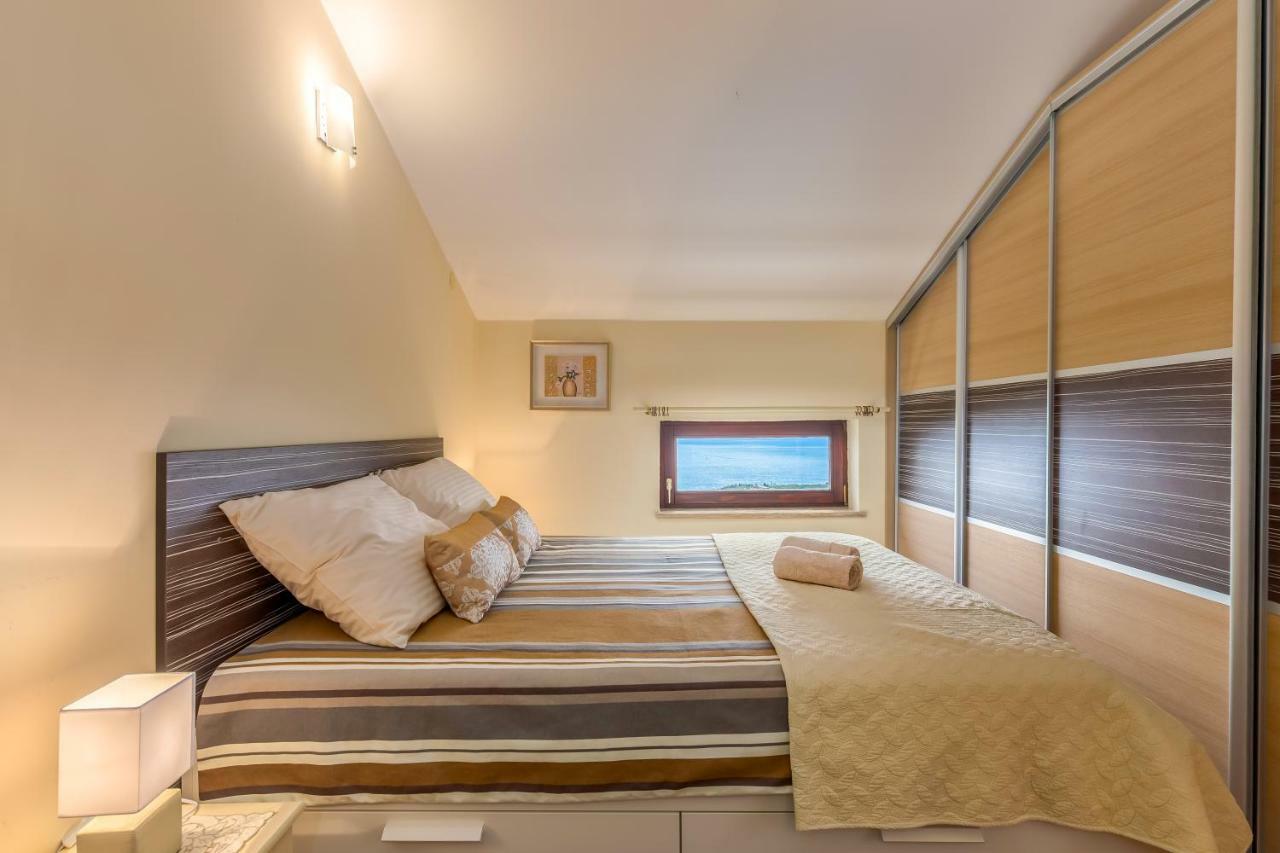 Korina Apartment กอสเตรนา ภายนอก รูปภาพ